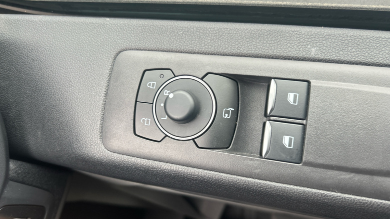 Ford Tourneo Custom 340 L2 Petrol Fwd 2.5 PHEV 232ps H1 Zetec 8 seater Auto